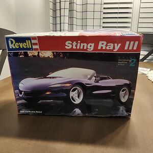 REVELL STING RAY III Corvette Concept Car Scale Model 1/25 Open Box